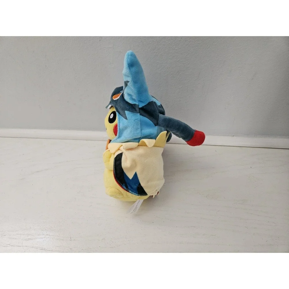 Mega Lucario Poncho outfit Pikachu 9
